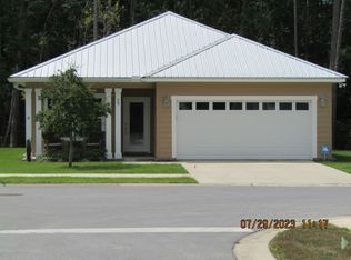 35 Oakfield Dr, Freeport, FL 32439
