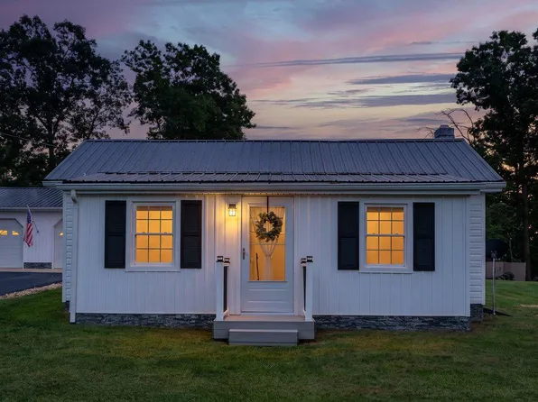 414 Massanutten Ave, Shenandoah, VA 22849