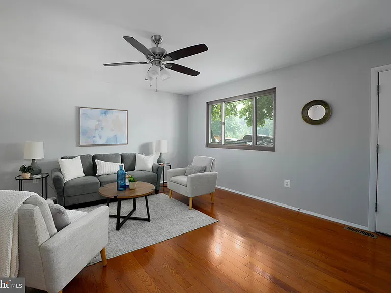 1025 Commanders Way N — Photo 25