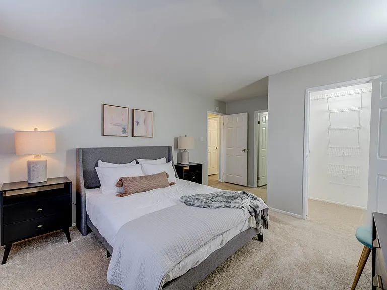 Lago Vista Apartments — Photo 42
