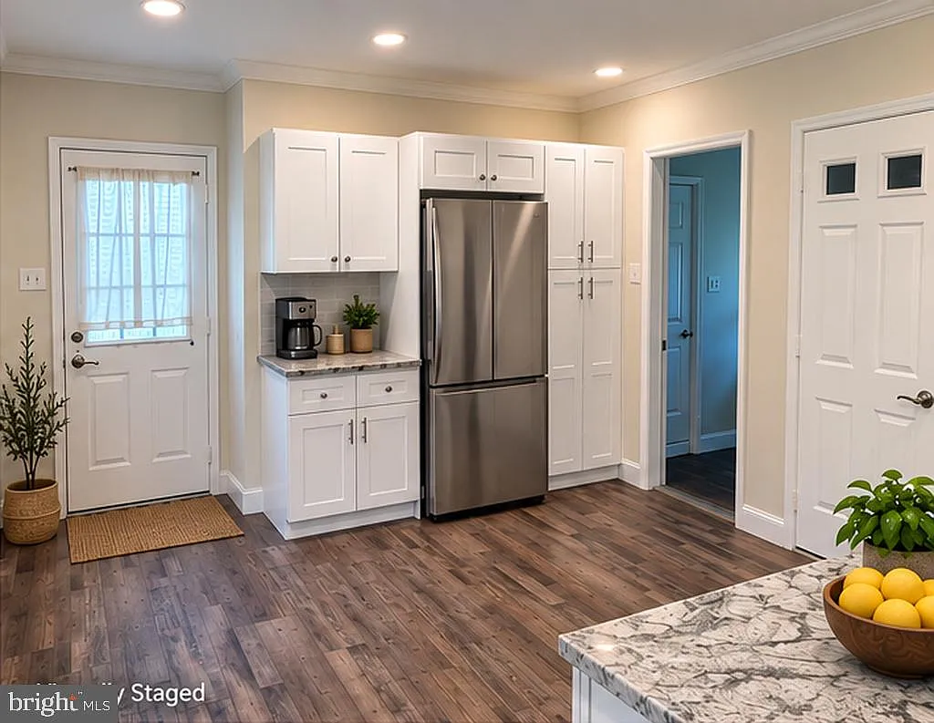 3 bed, 1.5 bath, 1345 sqft, $3,500 — Photo 3
