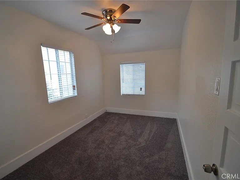 1025 Gladys Ave — Photo 23