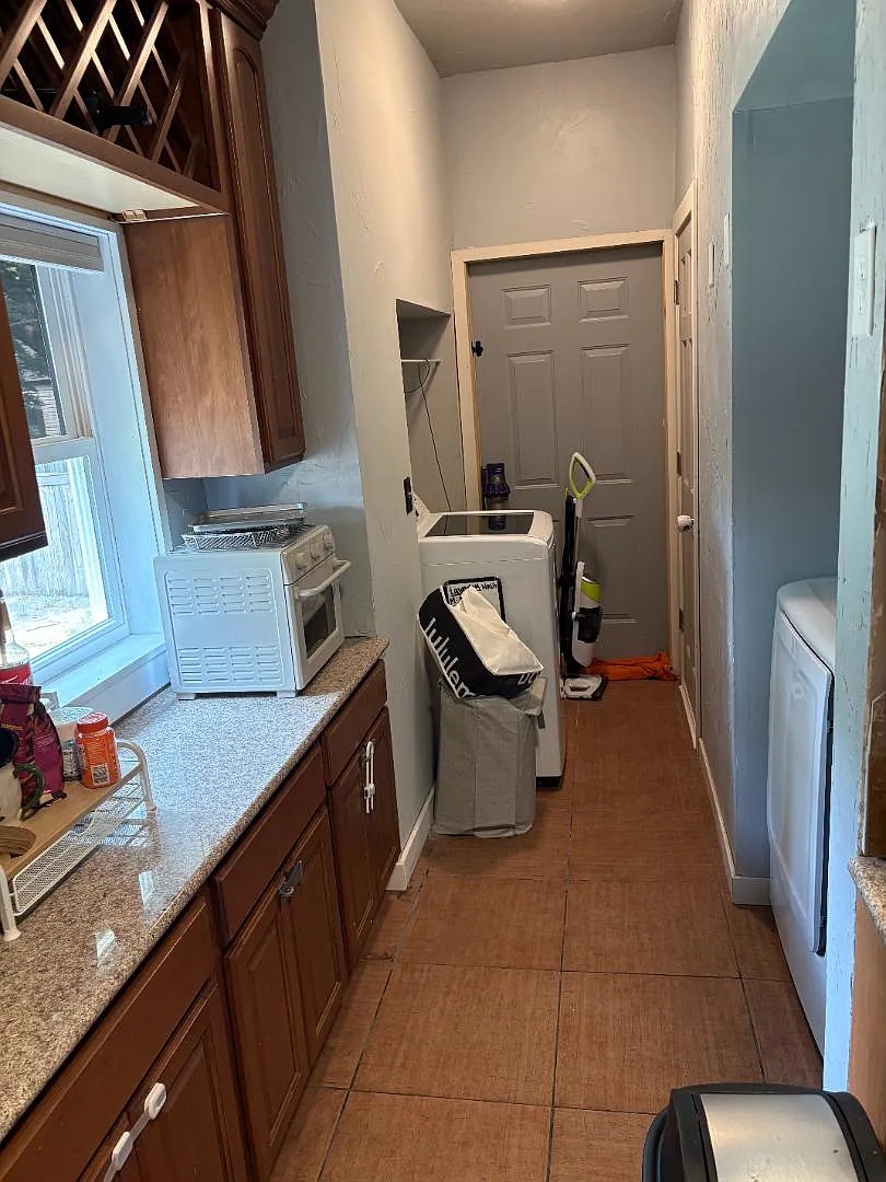 1721 N Fairview Ave — Photo 3