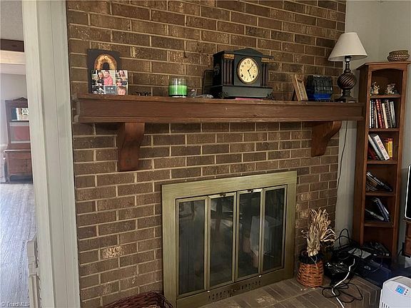 5th image of 417 Fulton Ave