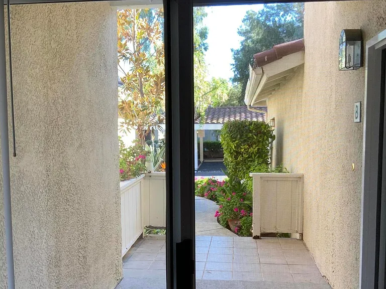 5473 Spanish Oak Ln #B — Photo 3