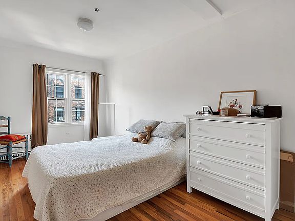 4th image of 242 W 21st St APT 3A