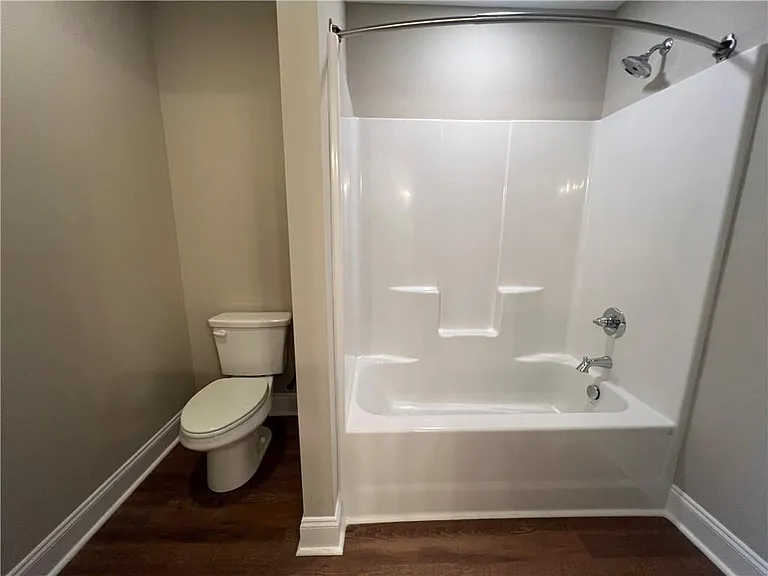 1027 Park Hill Dr — Photo 9