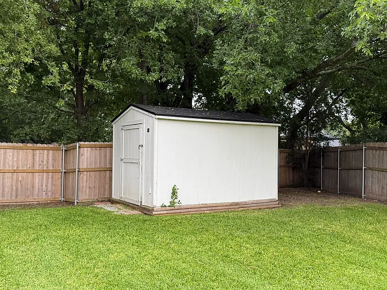 621 S Roy Reynolds Dr — Photo 16