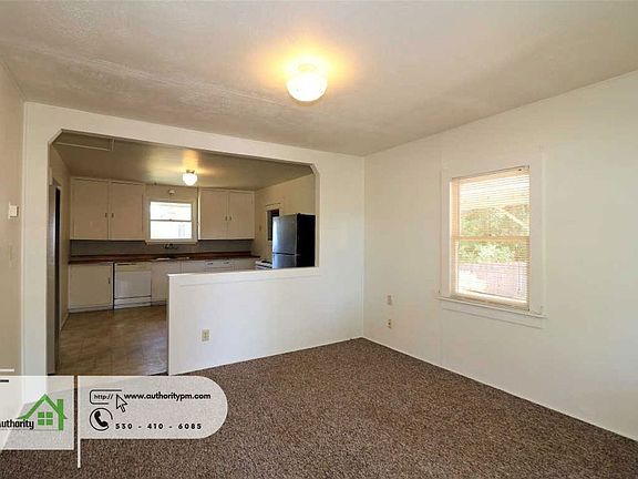 3rd image of 1825 Grand Coulee Blvd