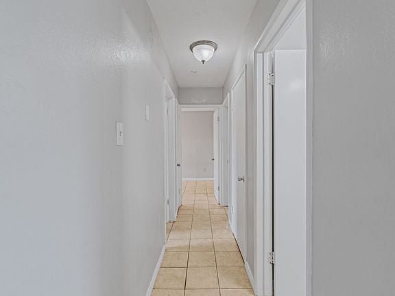 5th image of 1610 Sprucewood Dr