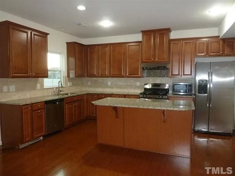 2425 Historic Cir — Photo 2