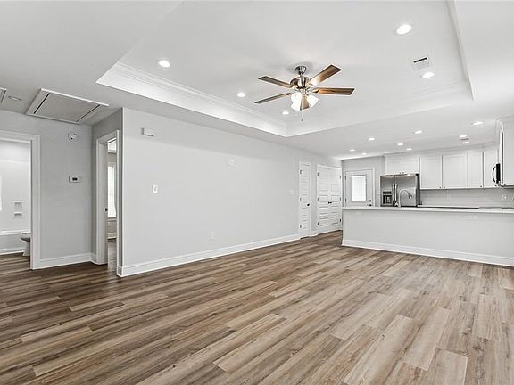 3rd image of 901 N Clark Ln