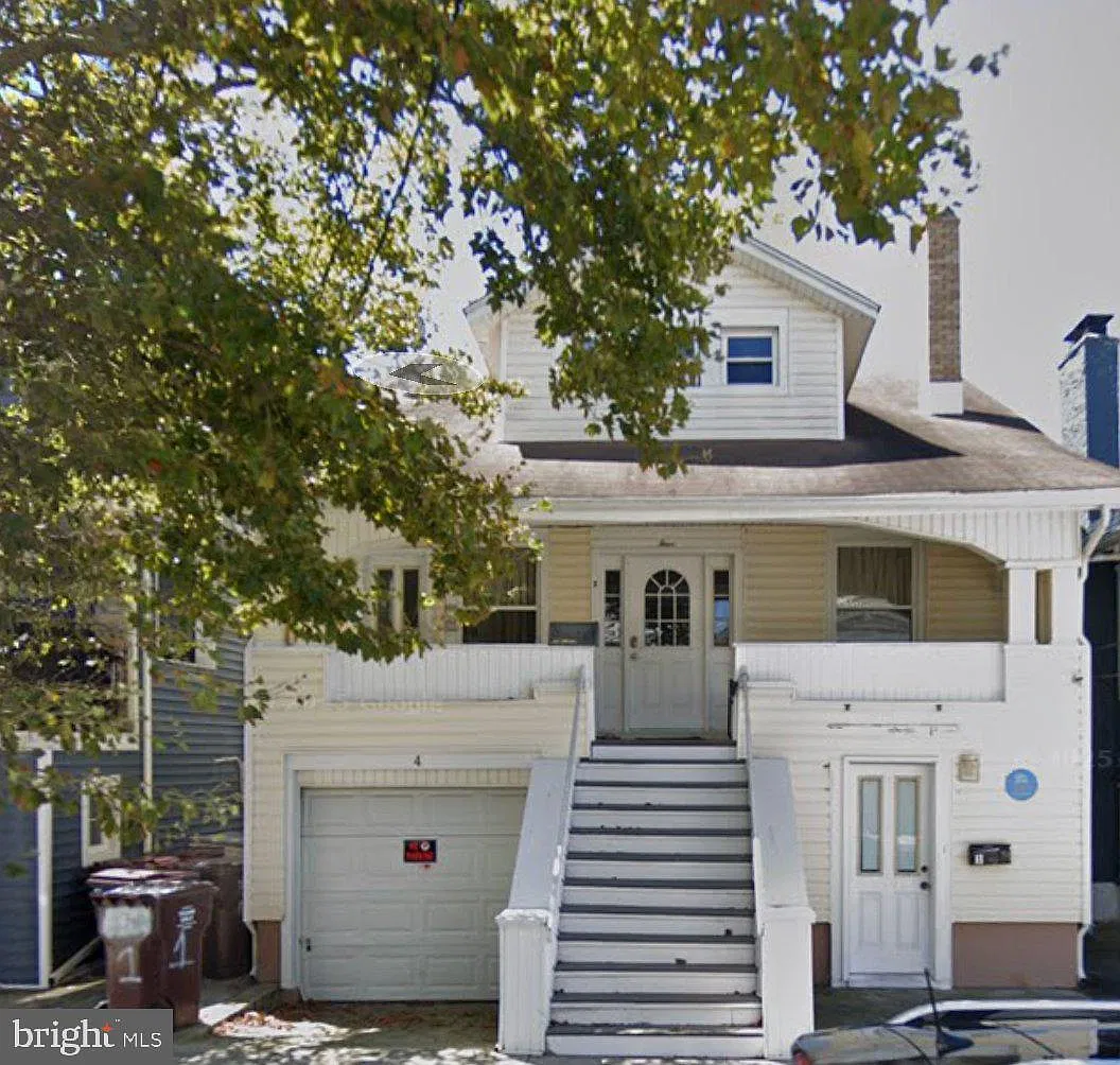 3 bed, 1.0 bath, 2240 sqft, $2,100 — Photo 1