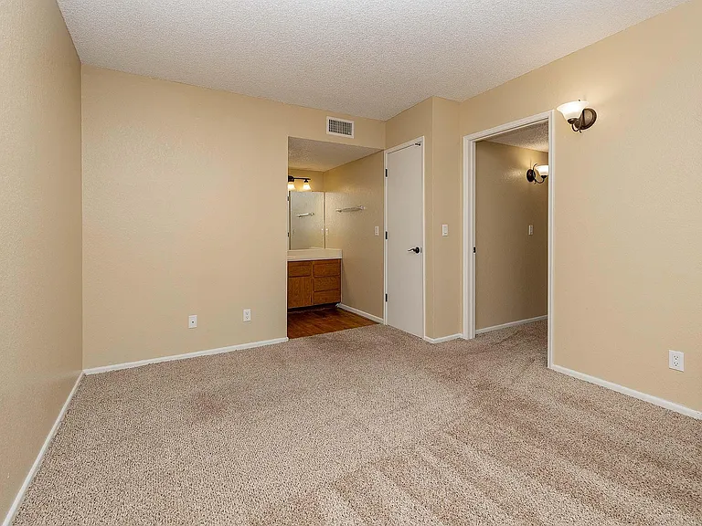 Broadway_Proper-_Primary_Bedroom_710743