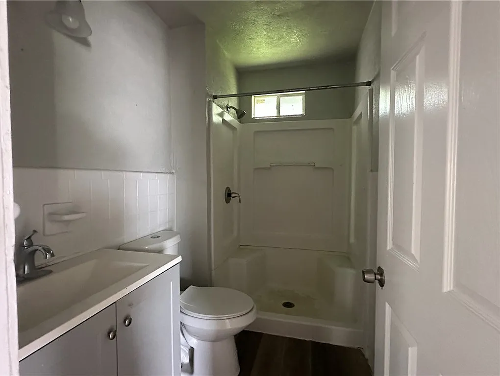 2 bed, 1.0 bath, 858 sqft, $1,200 — Photo 4