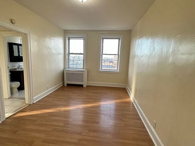912 90th Street Apartments — Photo 8