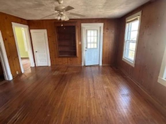 5th image of 255 Limestone St