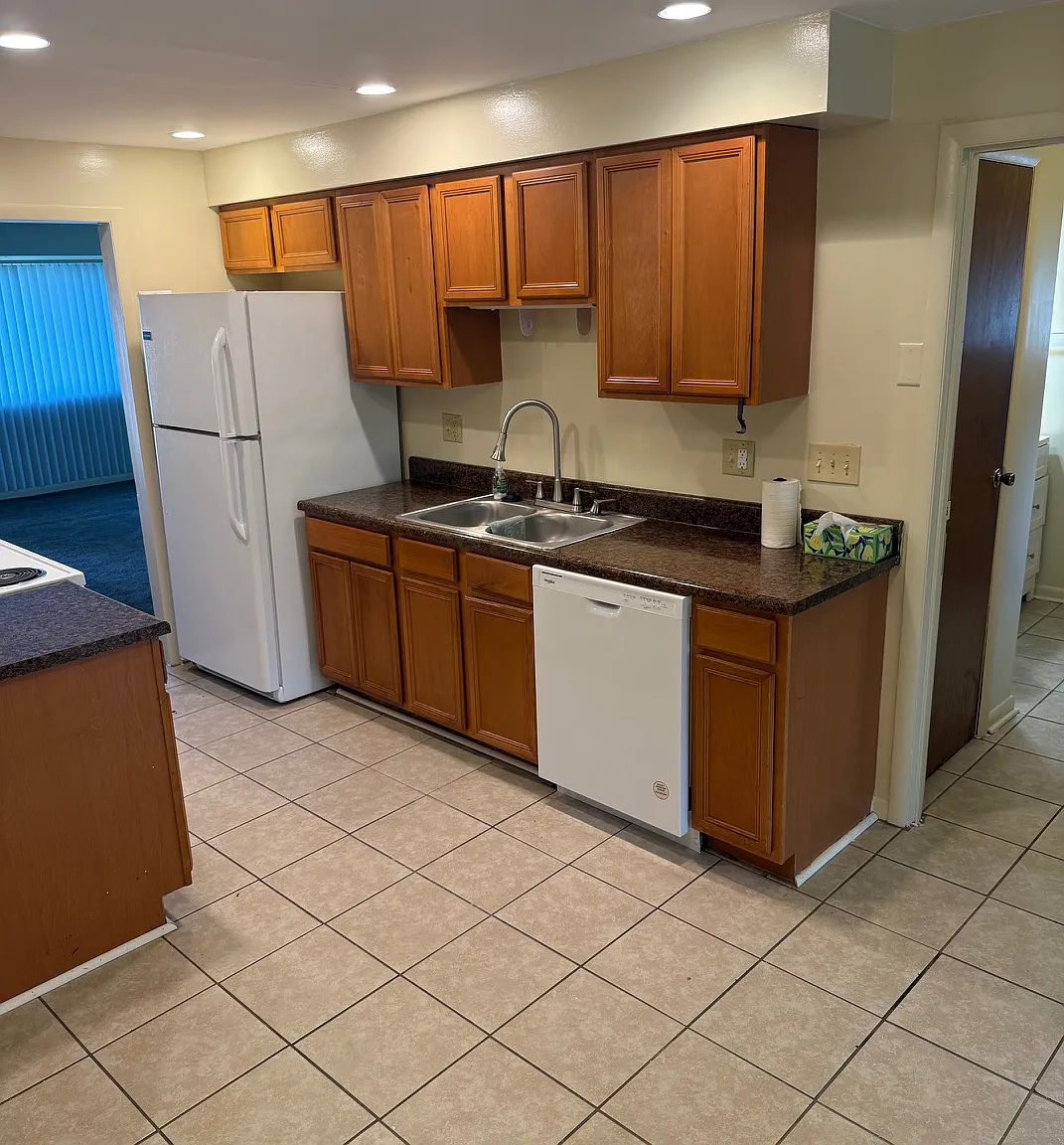 2 bed, 1.5 bath, 1224 sqft, $1,325 — Photo 2