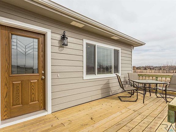 3rd image of 2512 N Pampas Grass Ave