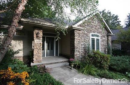 Entry
						:
						Stone facade with an elegent entry.