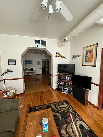 2nd image of 3242 N Sheffield Ave APT 1