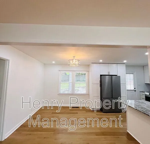 3415 Carolyn Dr — Photo 4