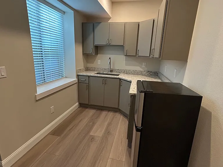 536 E Mulberry St — Photo 18