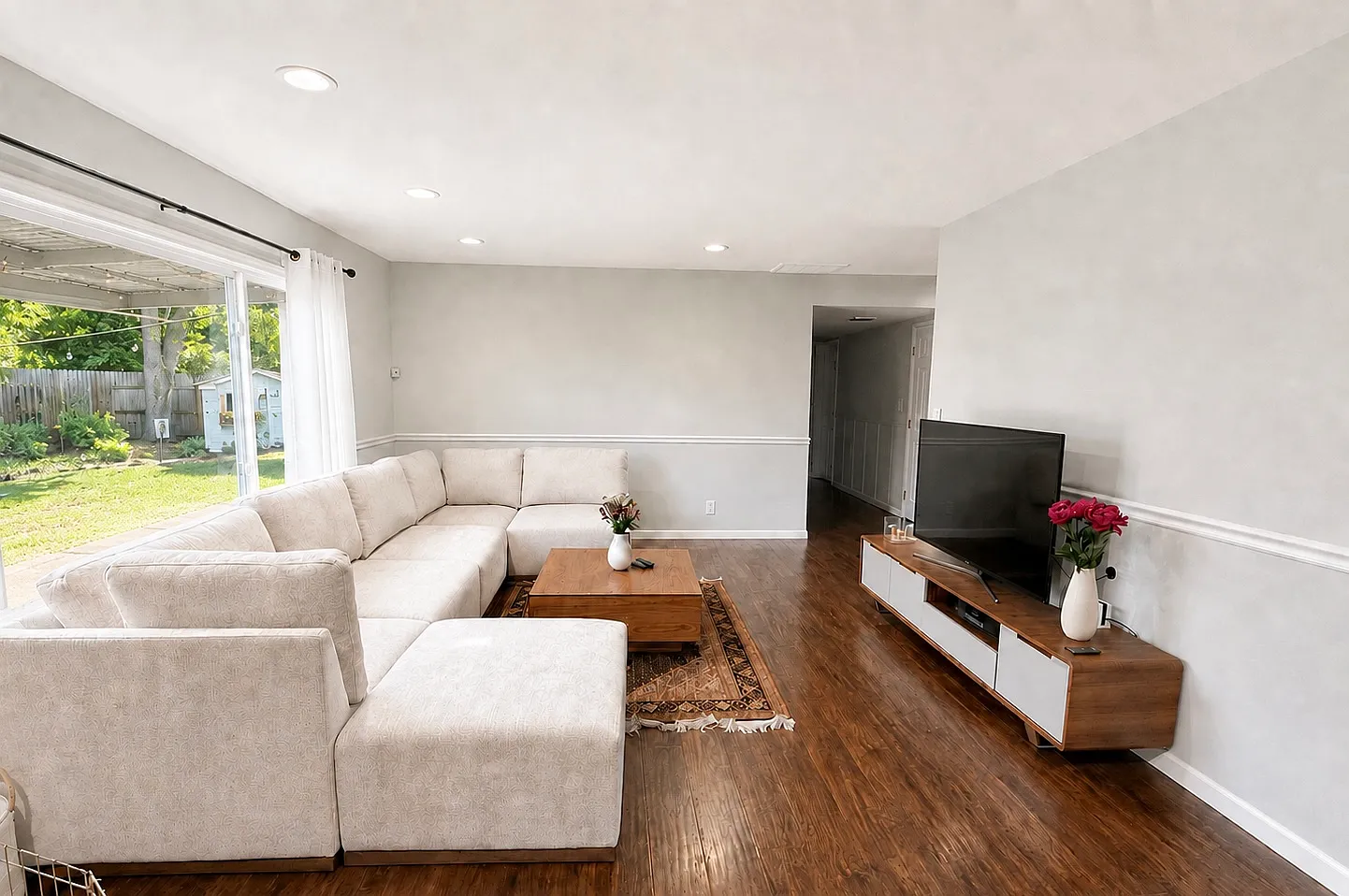 3 bed, 1811 sqft, $2,950 — Photo 2