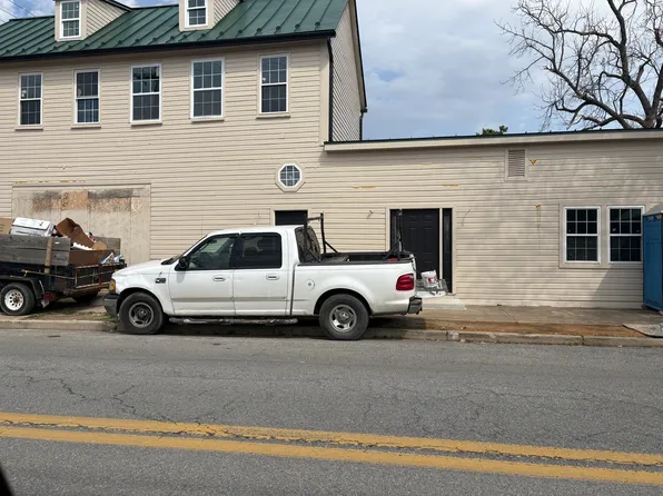 219 N Mildred St, Charles Town, WV