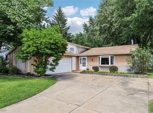 8663 Brentwood Dr, Olmsted Township, OH
