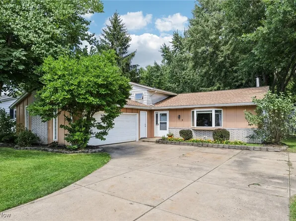 8663 Brentwood Dr, Olmsted Township, OH 44138