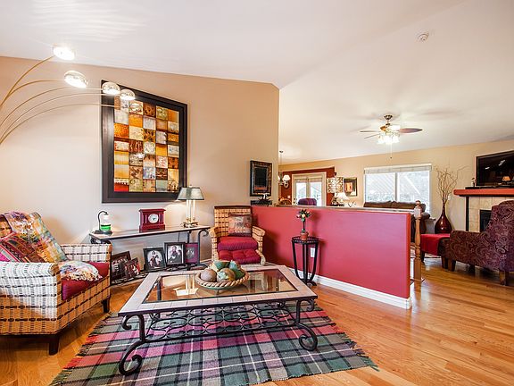 3rd image of 5547 N Belmont Ct