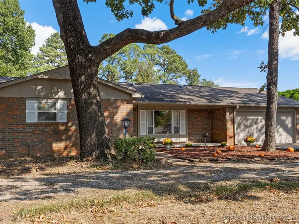 14215 E Glenwood Dr, Claremore, OK 74019
