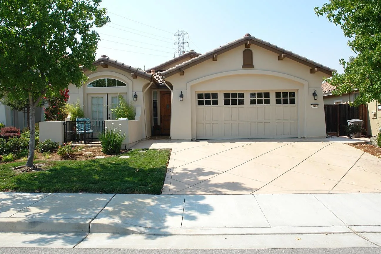15400 La Rocca Pl photo 1