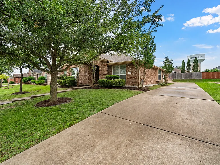 526 Wyoming Dr — Photo 3