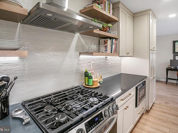 5th image of 3114 Wisconsin Ave NW #202