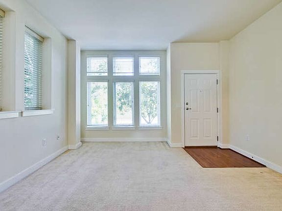 3rd image of 891 Frederick Cmns