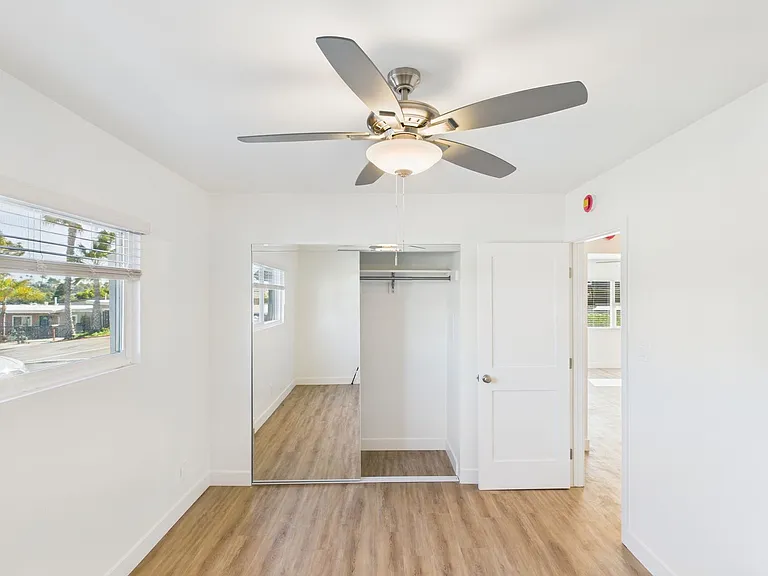 330 W I St — Photo 28