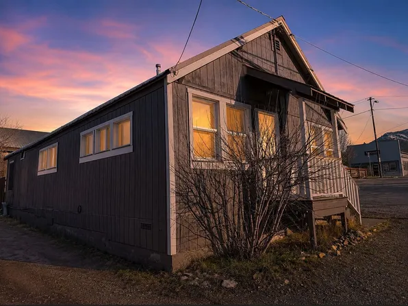59 California St, Portola, CA 96122