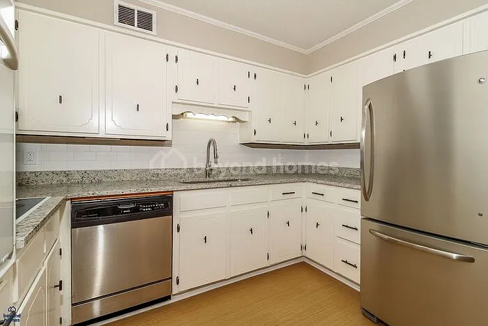 3 bed, 2.0 bath, 1748 sqft, $1,825 — Photo 4