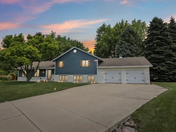 8220 West Red Pine CIRCLE, Mount Pleasant, WI 53406