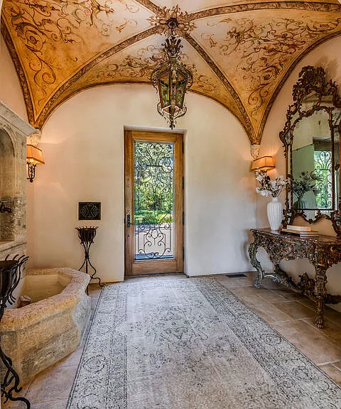 1550 Amalfi Dr — Photo 6