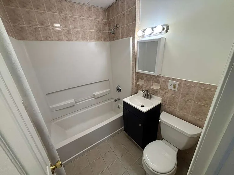 179 W 48th St #7E — Photo 9