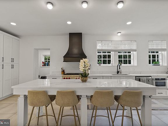 5th image of 203 E Highfield Rd