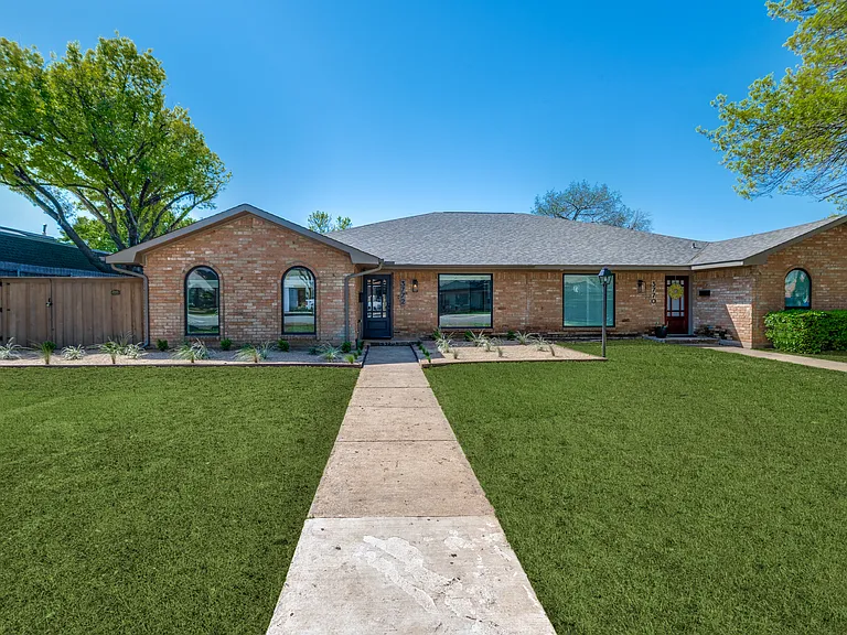 3772 Weeburn Dr — Photo 1