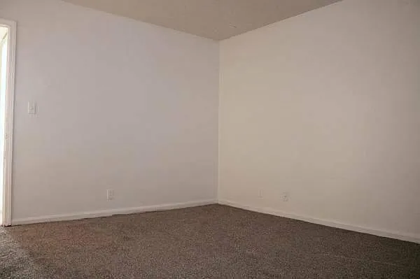 1359 S 4th St — Photo 3