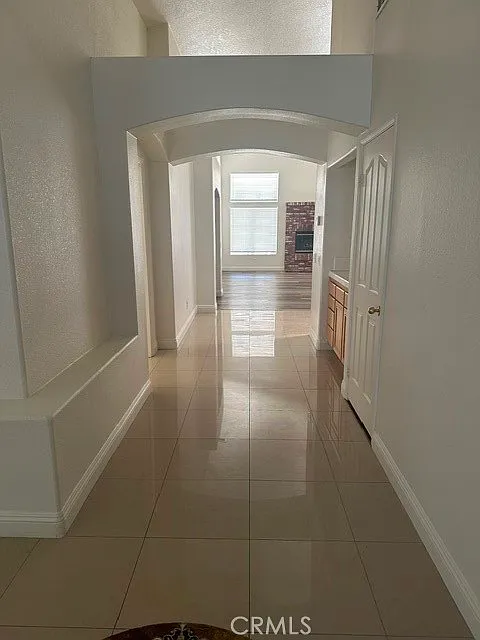 5 bed, 2.5 bath, 2326 sqft, $3,000 — Photo 3