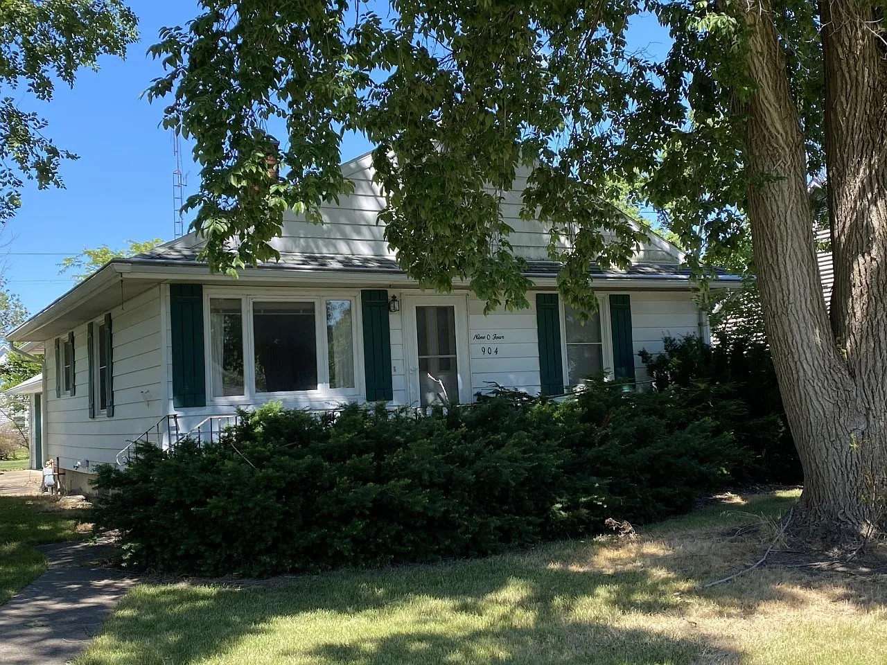 904 Washington St photo 1