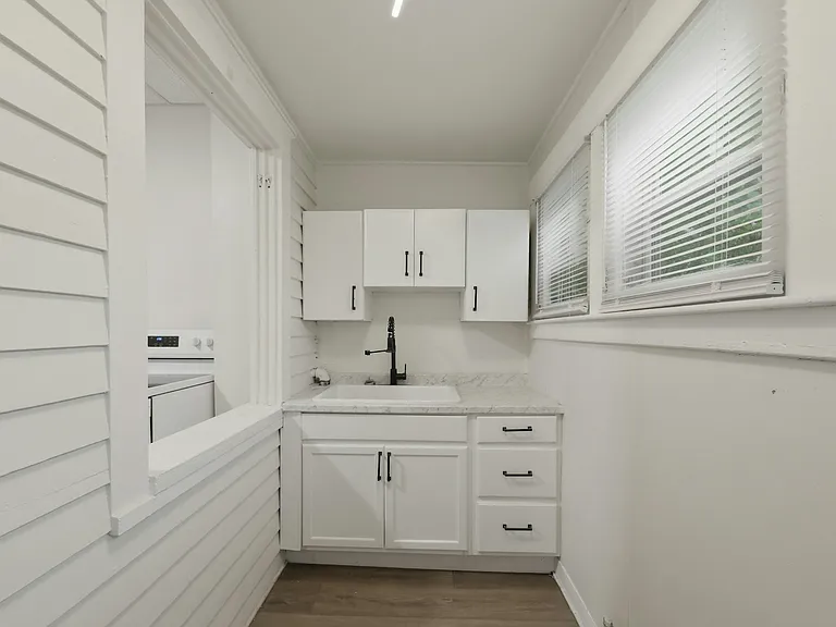 1400 Woodlawn Ave #1400 — Photo 8