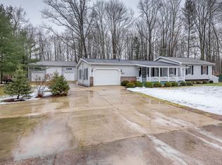 452 W Hull Rd, Sanford, MI 48657